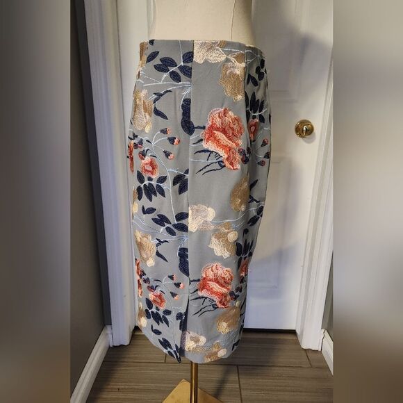 Eci New York Floral Embroidered Midi Knee Length Pencil Skirt - Picture 6 of 9